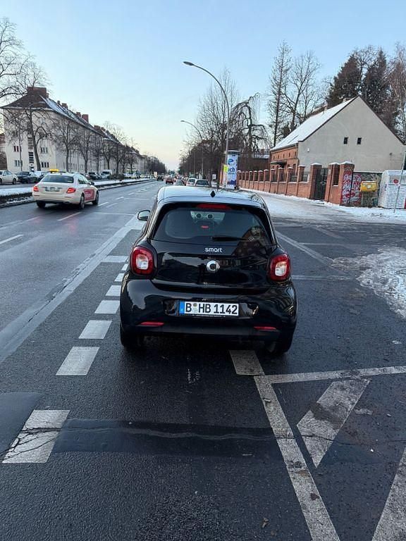 Gebraucht Smart ForFour 71 PS (52 kW) 2017 Schwarz Kleinwagen