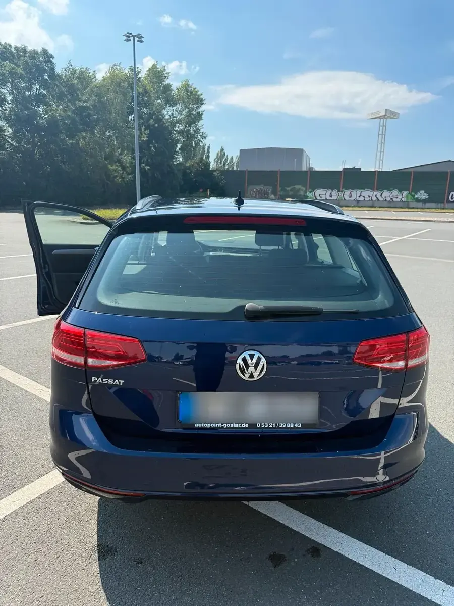 Gebraucht VW Passat 150 PS (110 kW) 2019 Blau Kombi