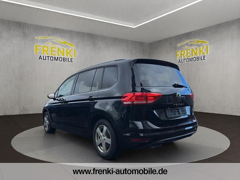 Gebraucht VW Touran Active 150 PS (110 kW) 2022 Schwarz Van / Kleinbus