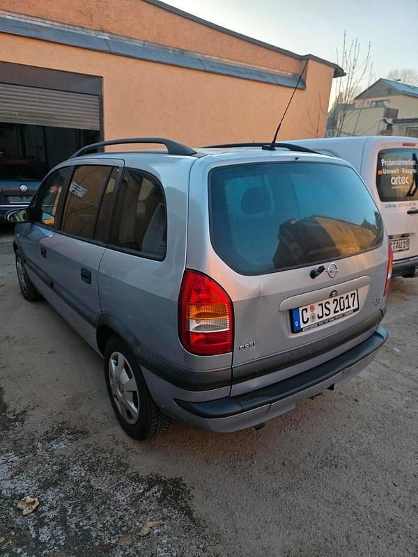 Gebraucht Opel Zafira 125 PS (91 kW) 2000 Silber Van / Kleinbus