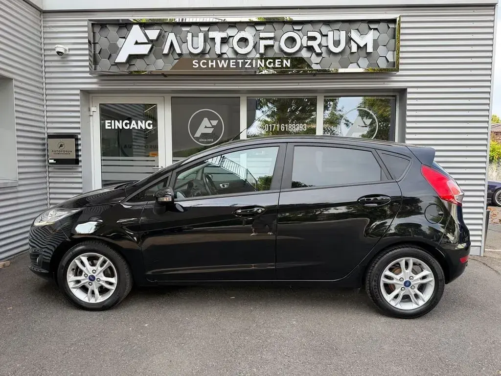 Gebraucht Ford Fiesta Celebration 101 PS (74 kW) 2017 Schwarz Kleinwagen