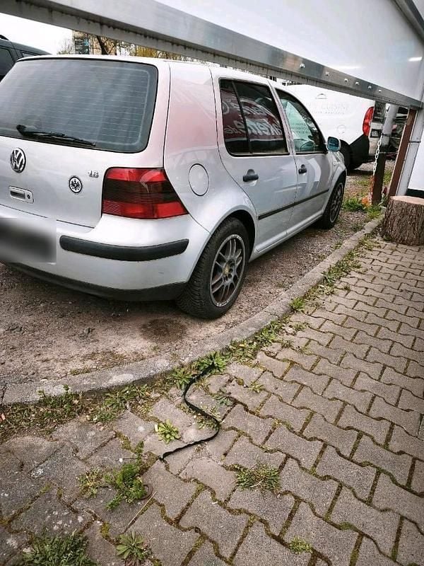 Second-hand VW Golf IV 100 CP (73 kW) 2000 Gri Berlinǎ