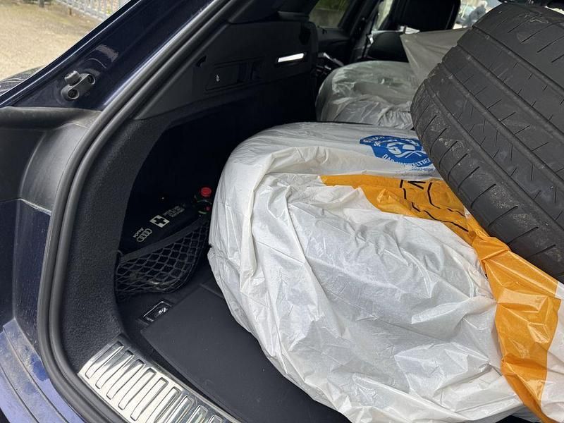 Gebraucht Audi e-tron Basis 300 kW (408 PS) 2023 Blau SUV