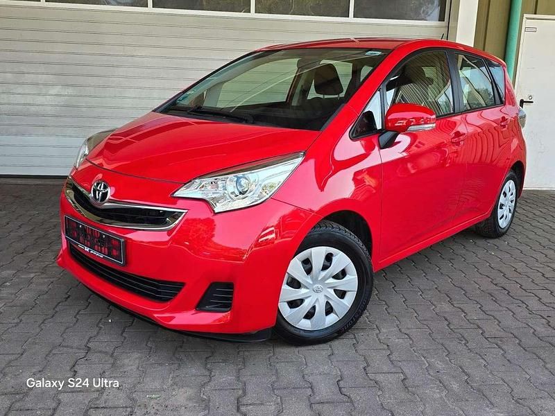Rot Gebraucht 2014 Toyota Verso-S Van / Kleinbus | 6.990 € (Guter Preis) - Bild 1/4