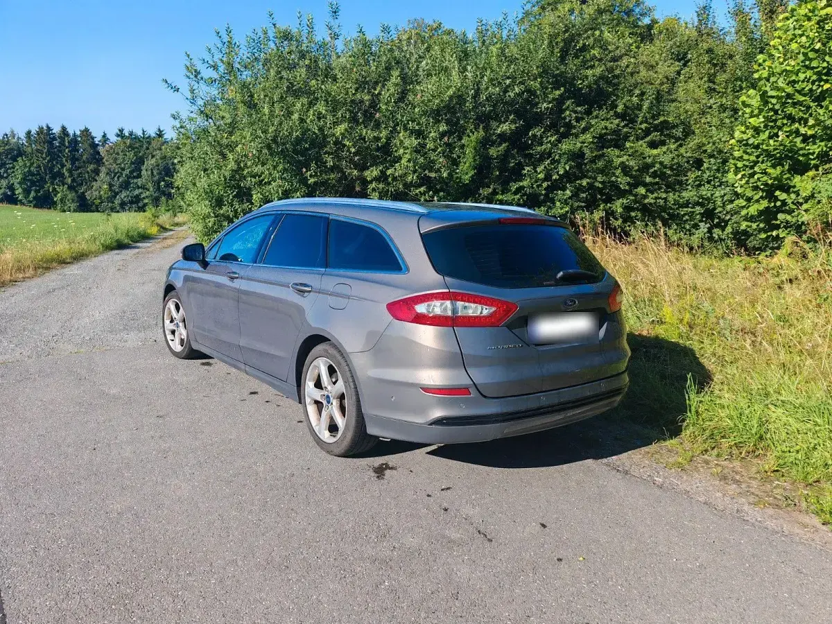 Gebraucht Ford Mondeo Titanium 160 PS (117 kW) 2015 Braun Kombi