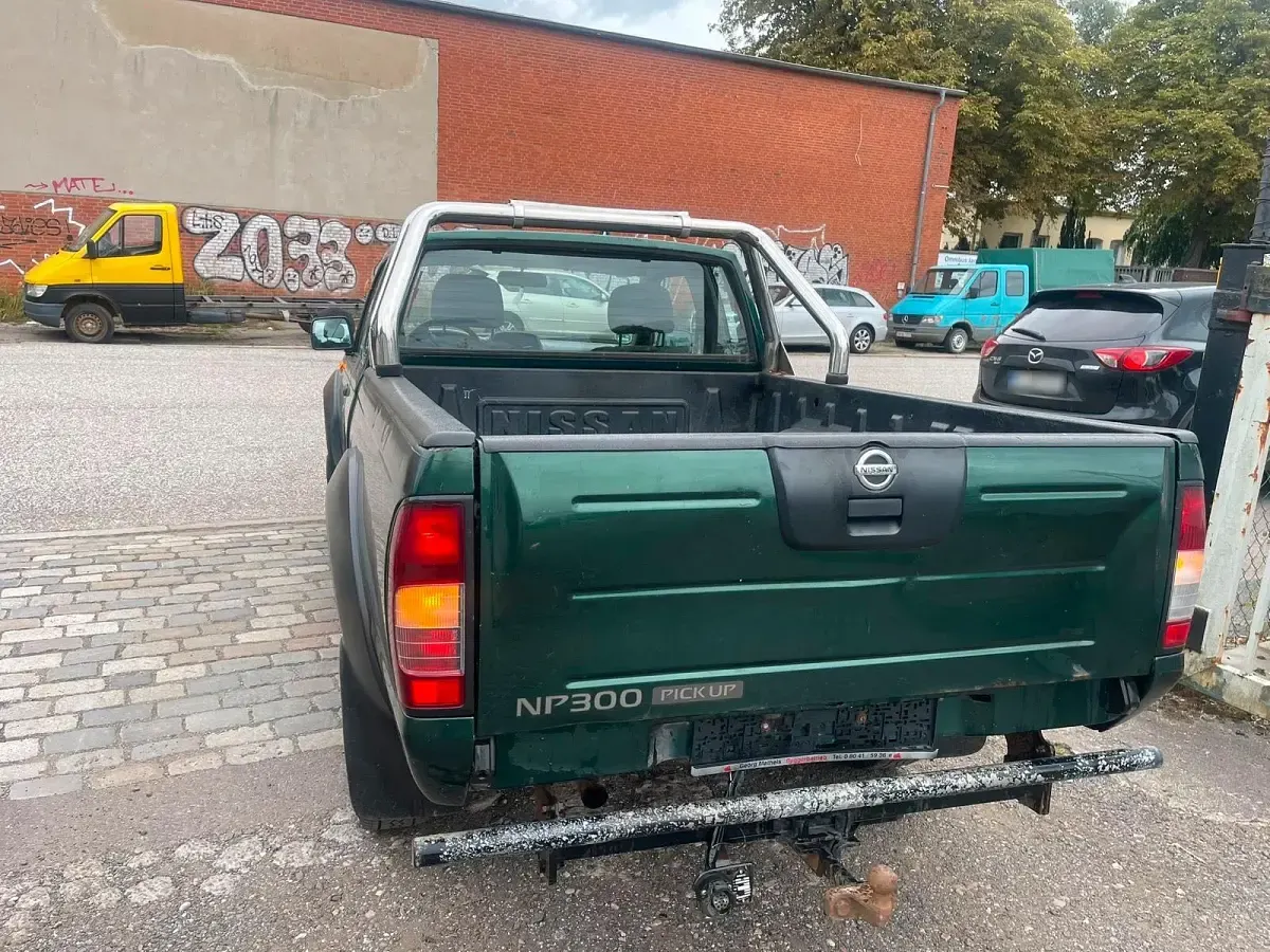 Gebraucht Nissan Navara 133 PS (97 kW) 2009 Grün Pickup