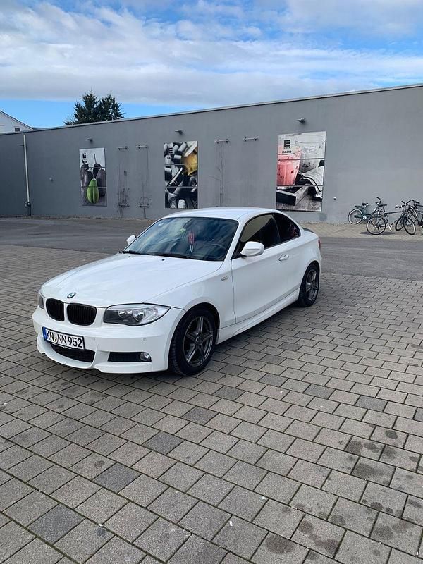 Weiß Gebraucht 2012 BMW 118 Coupé M Sport Coupé | 6.400 € (Fairer Preis) - Bild 1/4