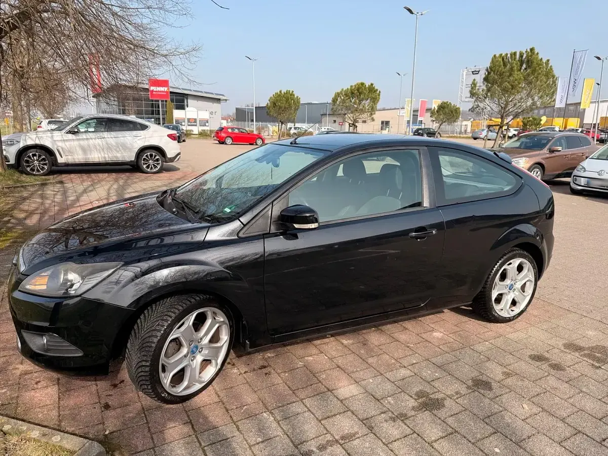 Gebraucht Ford Focus 120 PS (88 kW) 2009 Schwarz Coupé