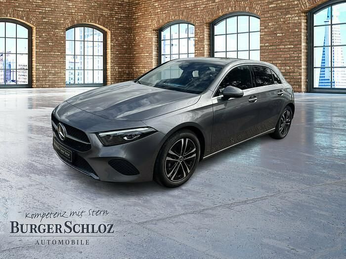 Metalliclack mountaingrau Gebraucht 2025 Mercedes A180 Progressive | 27.990 € (Superpreis) - Bild 1/4