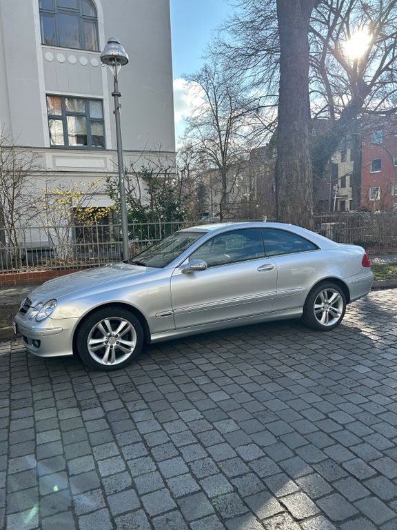 Silber Gebraucht 2008 Mercedes CLK200 Avantgarde Coupé | 8.499 € (Guter Preis) - Bild 1/4