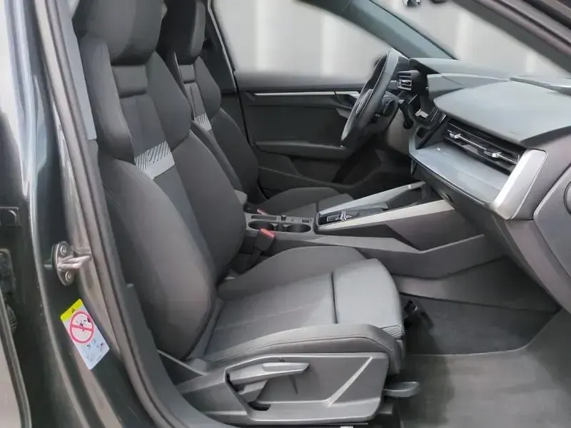 Gebraucht Audi A3 Sportback 150 PS (110 kW) 2024 Grau Kleinwagen