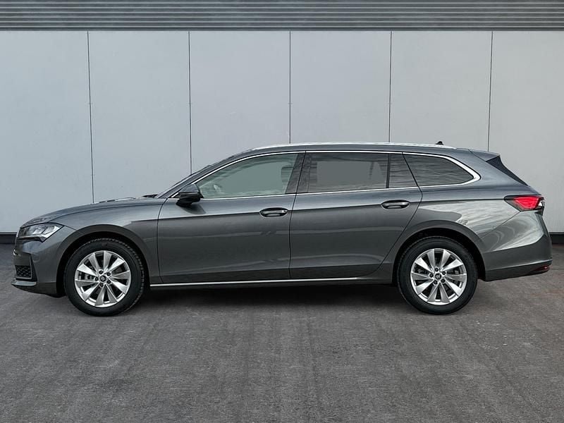 Neu Skoda Superb Selection 150 PS (110 kW) 2025 Graphitegrau metallic Kombi