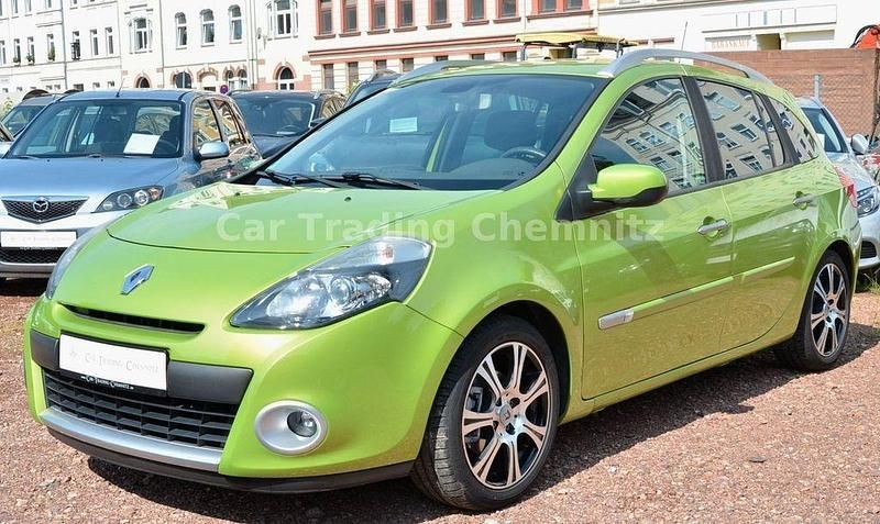 Grün Gebraucht 2009 Renault Clio II Dynamique Limousine | 4.999 € - Bild 1/4