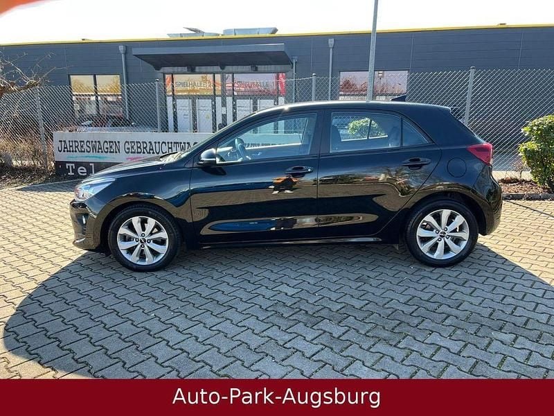 Gebraucht Kia Rio Vision 101 PS (74 kW) 2023 Schwarz Limousine