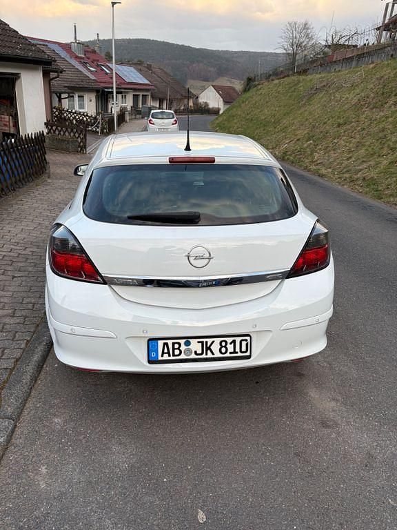 Gebraucht Opel Astra GTC Selection 116 PS (85 kW) 2009 Weiß Limousine