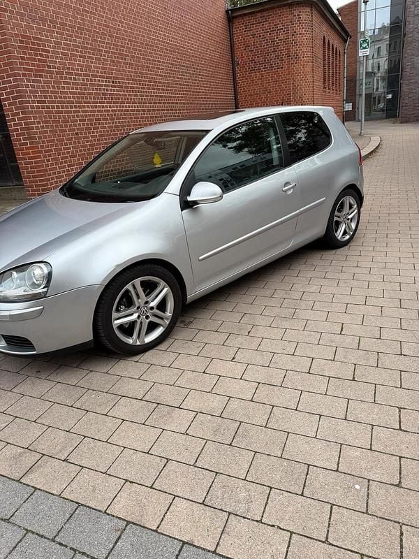 Gebraucht VW Golf 140 PS (102 kW) 2005 Silber Coupé