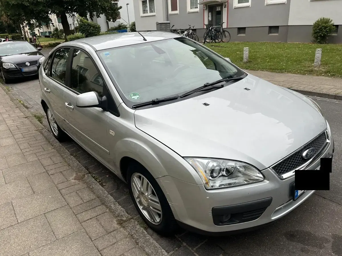 Gebraucht Ford Focus Ghia 101 PS (74 kW) 2005 Silber Limousine