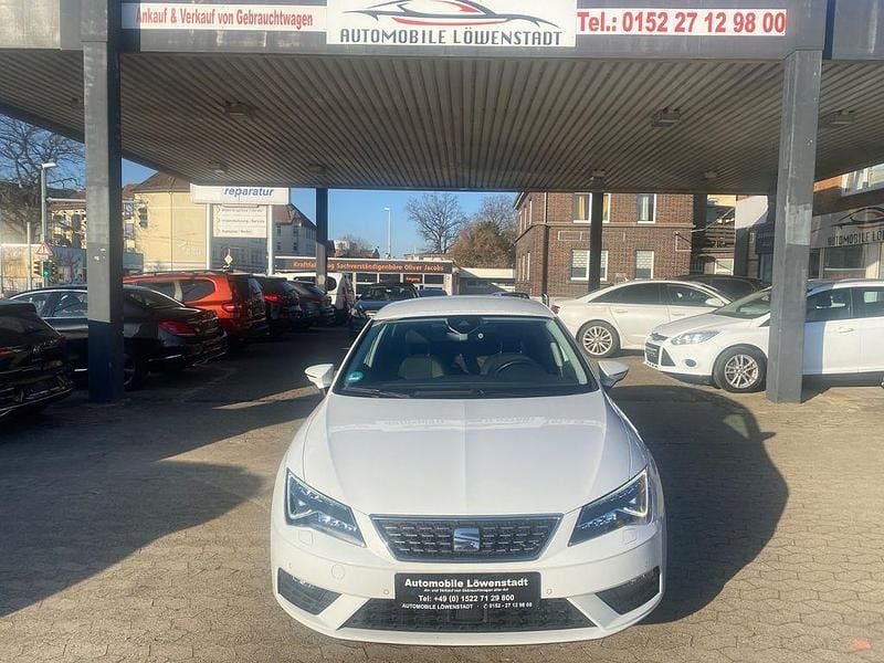 Weiß Gebraucht 2020 Seat Leon XCELLENCE Limousine | 15.900 € (Guter Preis) - Bild 1/4