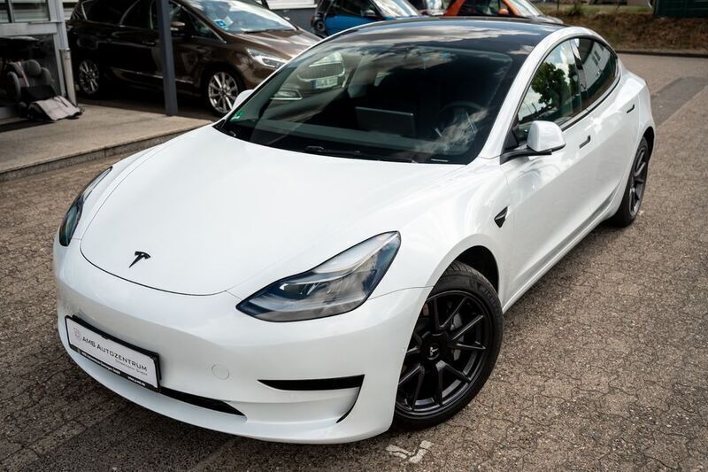 Weiß Gebraucht 2021 Tesla Model 3 Standard Range Plus Limousine | 24.799 € (Fairer Preis) - Bild 1/4