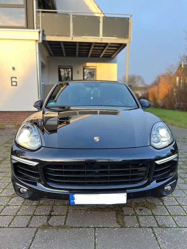 Gebraucht 2017 Porsche Cayenne Platinum Edition SUV | 34.999 € (Etwas zu teuer) - Bild 1/4