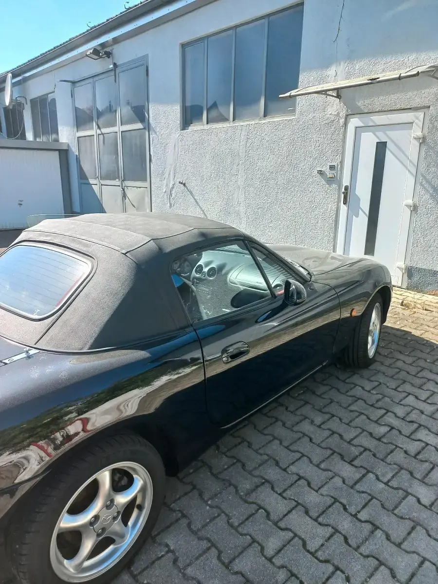 Używany Mazda MX5 110 KM (80 kW) 2005 Czarny Kabriolet