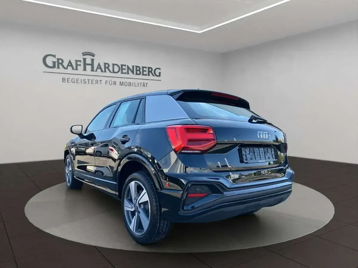 Neu Audi Q2 S-Line 150 PS (110 kW) 2026 Mythosschwarz metallic SUV