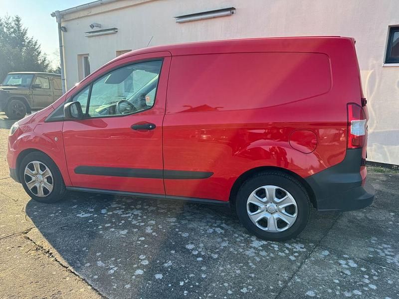 Gebraucht Ford Transit Trend 101 PS (74 kW) 2022 Rot Van / Kleinbus