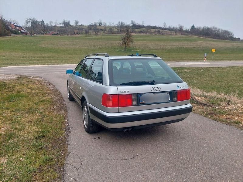 Second-hand Audi 100 174 CP (127 kW) 1993 Argintiu Berlinǎ