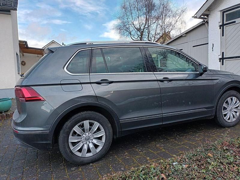 Gebraucht VW Tiguan Highline 150 PS (110 kW) 2019 Grau SUV