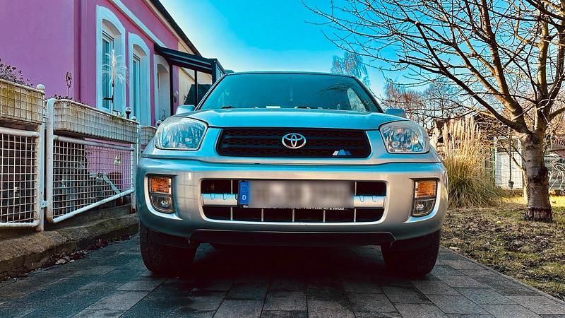 Gebraucht Toyota RAV4 125 PS (91 kW) 2001 Silber SUV