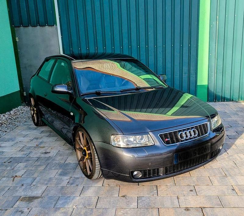 Grau Gebraucht 2001 Audi S3 Sport Limousine | 10.900 € (Etwas zu teuer) - Bild 1/4