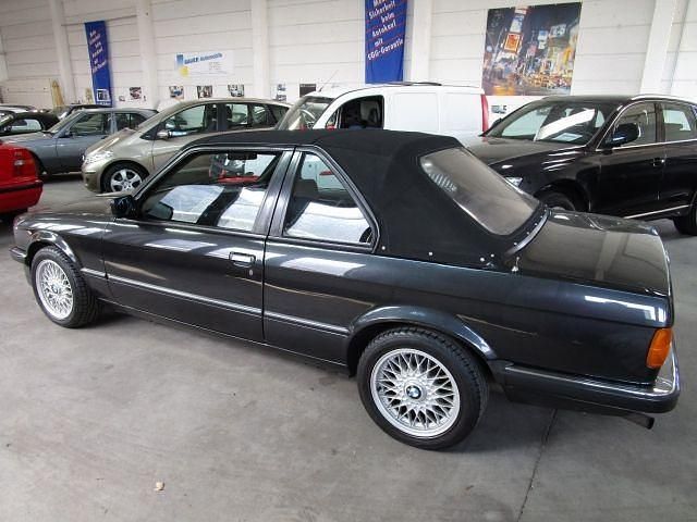 Gebraucht BMW 325 Cabriolet 122 PS (89 kW) 1986 Schwarz metallic Cabrio