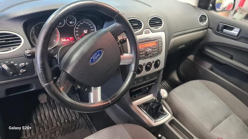 Second-hand Ford Focus 101 CP (74 kW) 2007 Albastru Hatchback