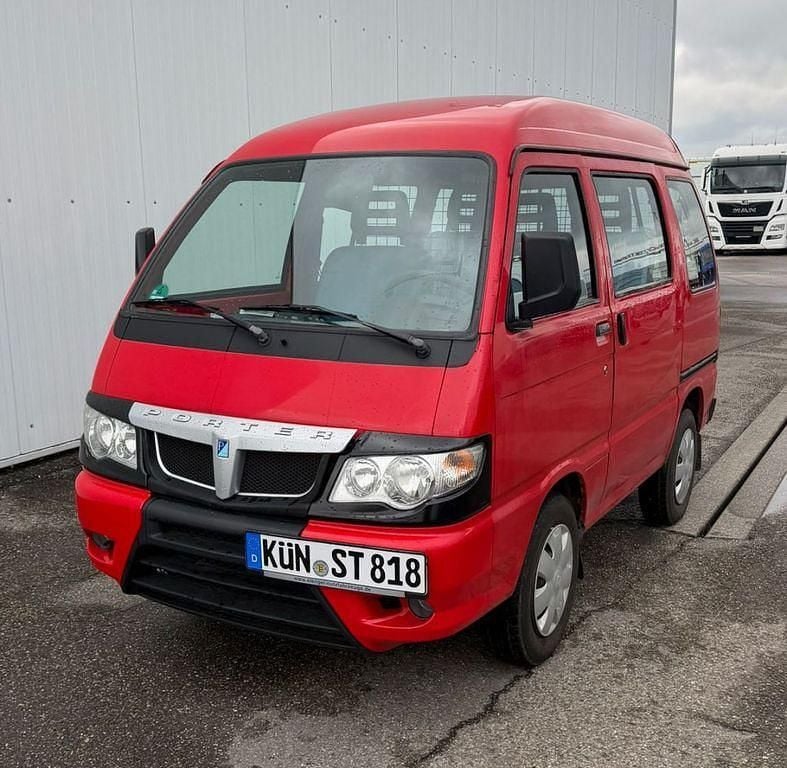 Gebraucht Piaggio Porter 69 PS (50 kW) 2013 Rot Van / Kleinbus