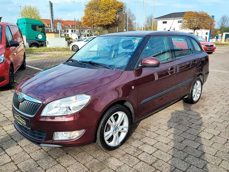 Gebraucht Skoda Fabia Elegance 105 PS (77 kW) 2011 Rot Kombi