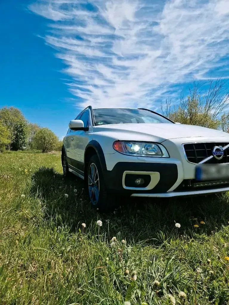 Używany Volvo XC70 329 KM (241 kW) 2011 Biały Kombi