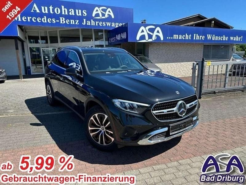 Obsidianschwarzmetallic Gebraucht 2024 Mercedes GLC220 Avantgarde SUV | 54.690 € (Superpreis) - Bild 1/3