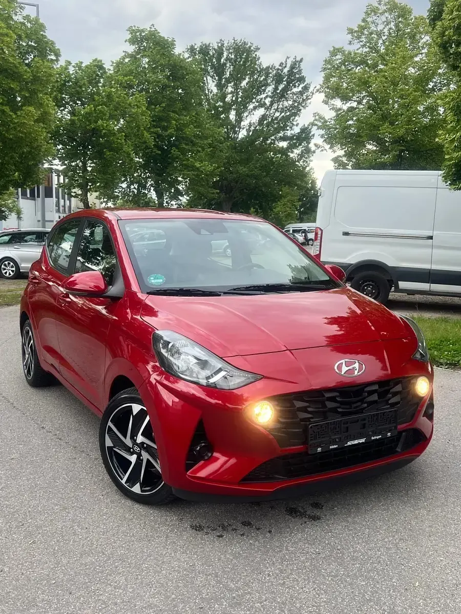 Gebraucht Hyundai i10 84 PS (61 kW) 2023 Rot Kleinwagen