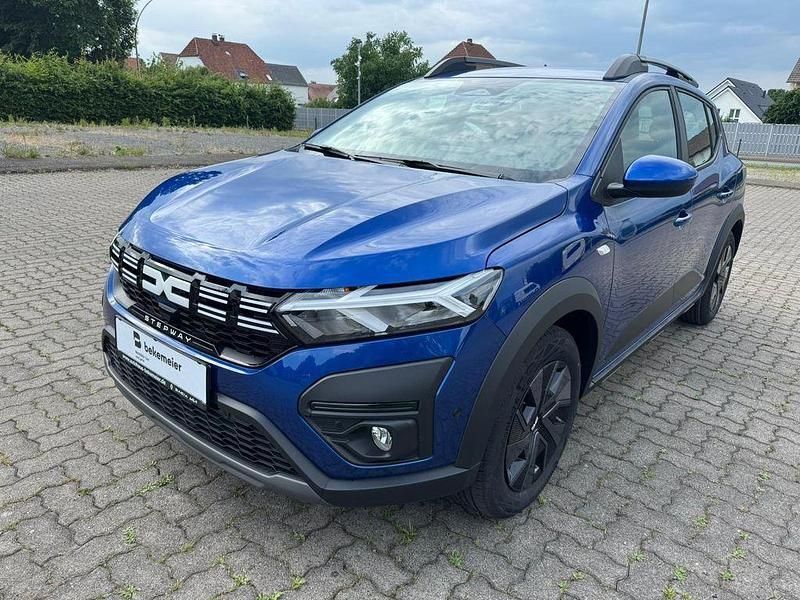 Blau Neu 2024 Dacia Sandero Expression Kleinwagen | 19.580 € (Etwas zu teuer) - Bild 1/4