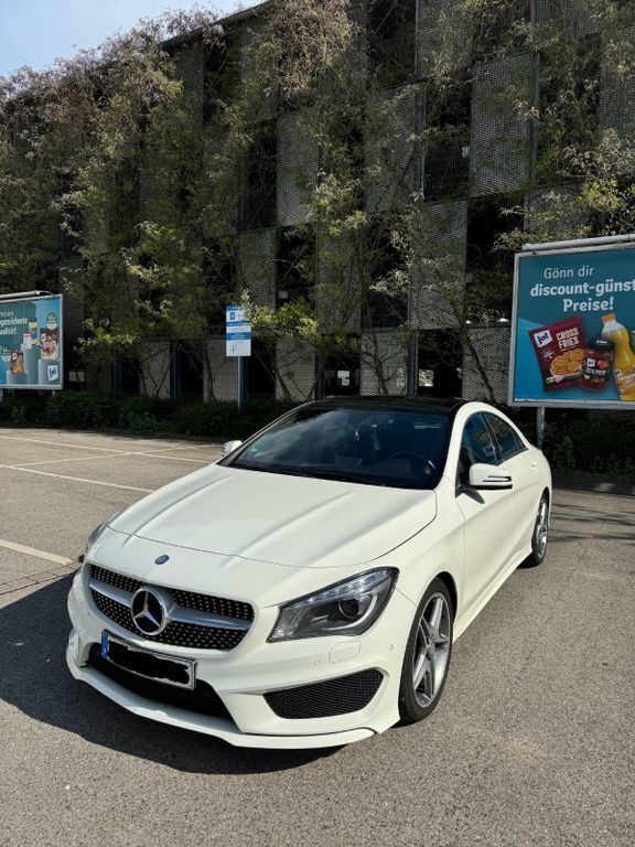 Weiß Gebraucht 2014 Mercedes CLA180 AMG line Limousine | 14.200 € (Guter Preis) - Bild 1/4