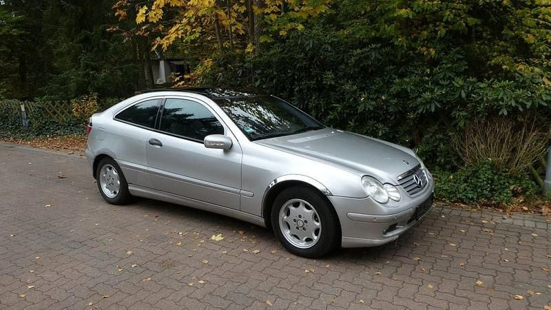 Gebraucht Mercedes C200 163 PS (119 kW) 2002 Silber Coupé