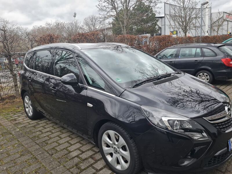 Schwarz Gebraucht 2016 Opel Zafira Tourer Business Innovation Van / Kleinbus | 12.500 € (Etwas zu teuer) - Bild 1/4