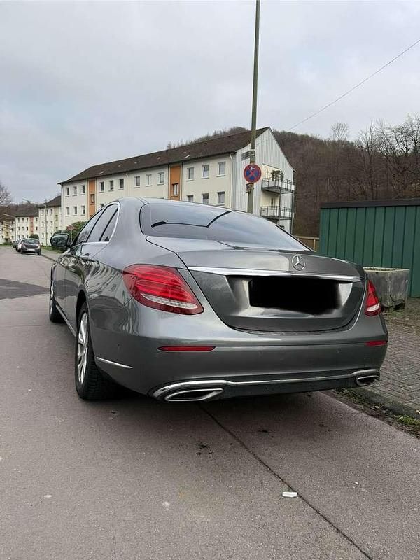 Gebraucht Mercedes E220 194 PS (142 kW) 2016 Grau Limousine