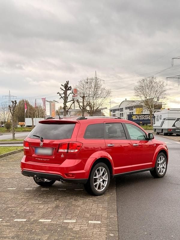 Gebraucht Fiat Freemont 170 PS (125 kW) 2014 Rot SUV