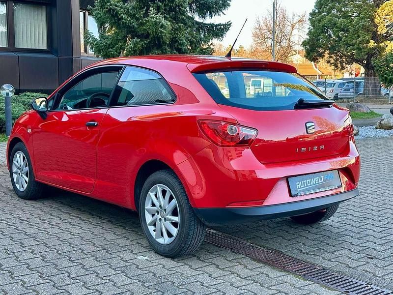 Gebraucht Seat Ibiza Basis 60 PS (44 kW) 2011 Rot Kleinwagen