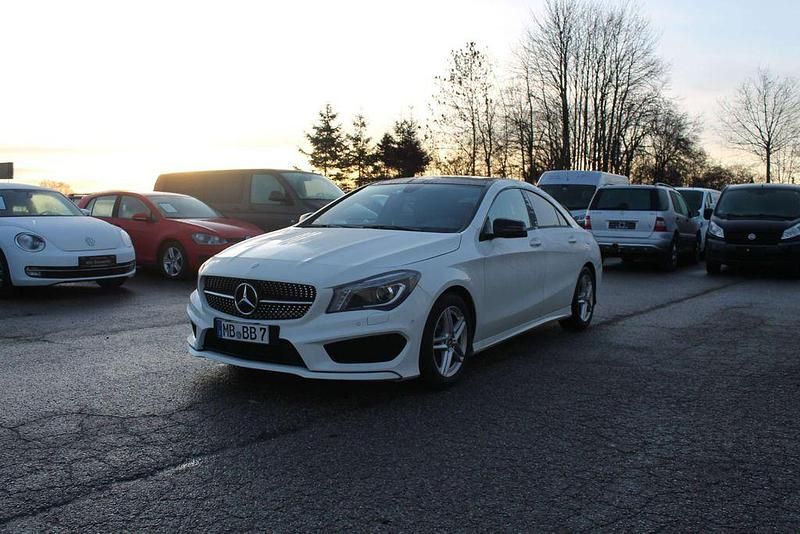 Weiß Gebraucht 2014 Mercedes CLA200 AMG line Limousine | 19.990 € (Fairer Preis) - Bild 1/4
