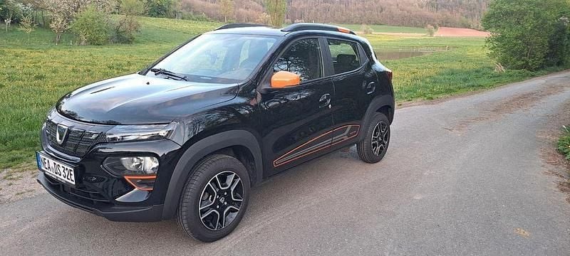 Schwarz Gebraucht 2022 Dacia Spring Comfort Plus Kleinwagen | 9.250 € (Fairer Preis) - Bild 1/4
