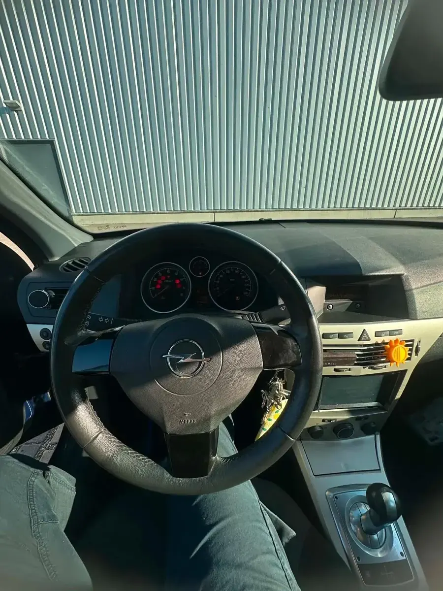 Gebraucht Opel Astra 116 PS (85 kW) 2008 Blau Limousine