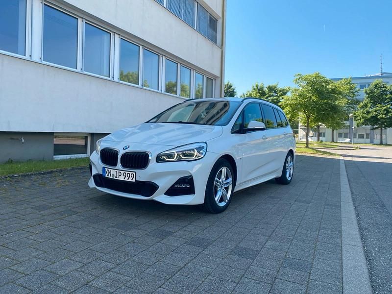 Weiß Gebraucht 2018 BMW 220 Gran Tourer M Sport Van / Kleinbus | 12.950 € (Guter Preis) - Bild 1/4