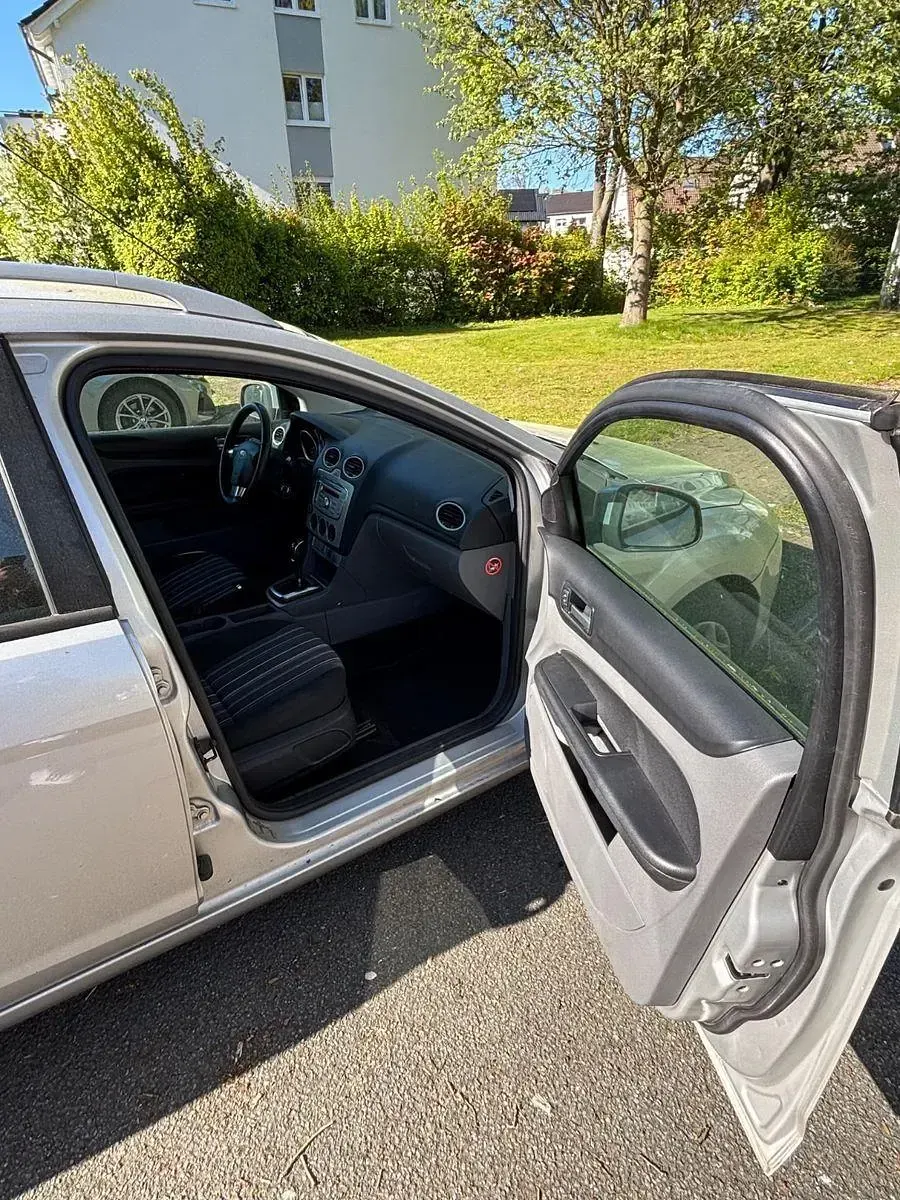 Gebraucht Ford Focus Style 110 PS (80 kW) 2009 Grau Kombi